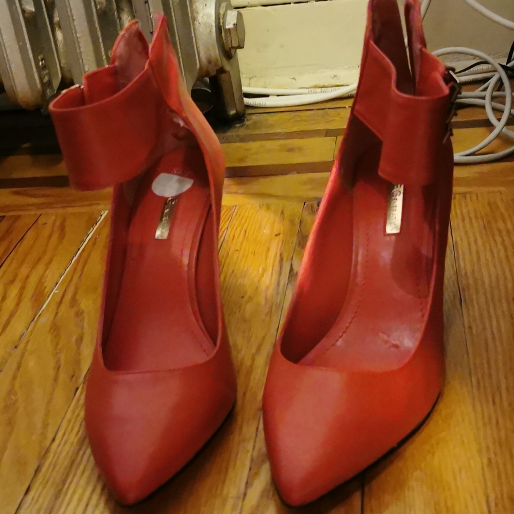 BCBGeneration red heels